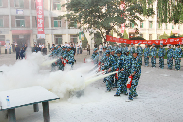 新2网址会员手机登陆举行新生地震消防综合应急疏散演练