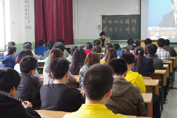 第十学生党支部召开组织生活会