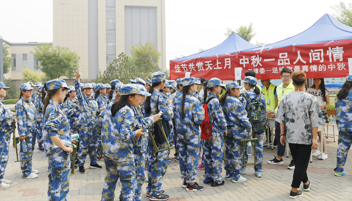 院自律委举办活动与新生共度中秋佳节